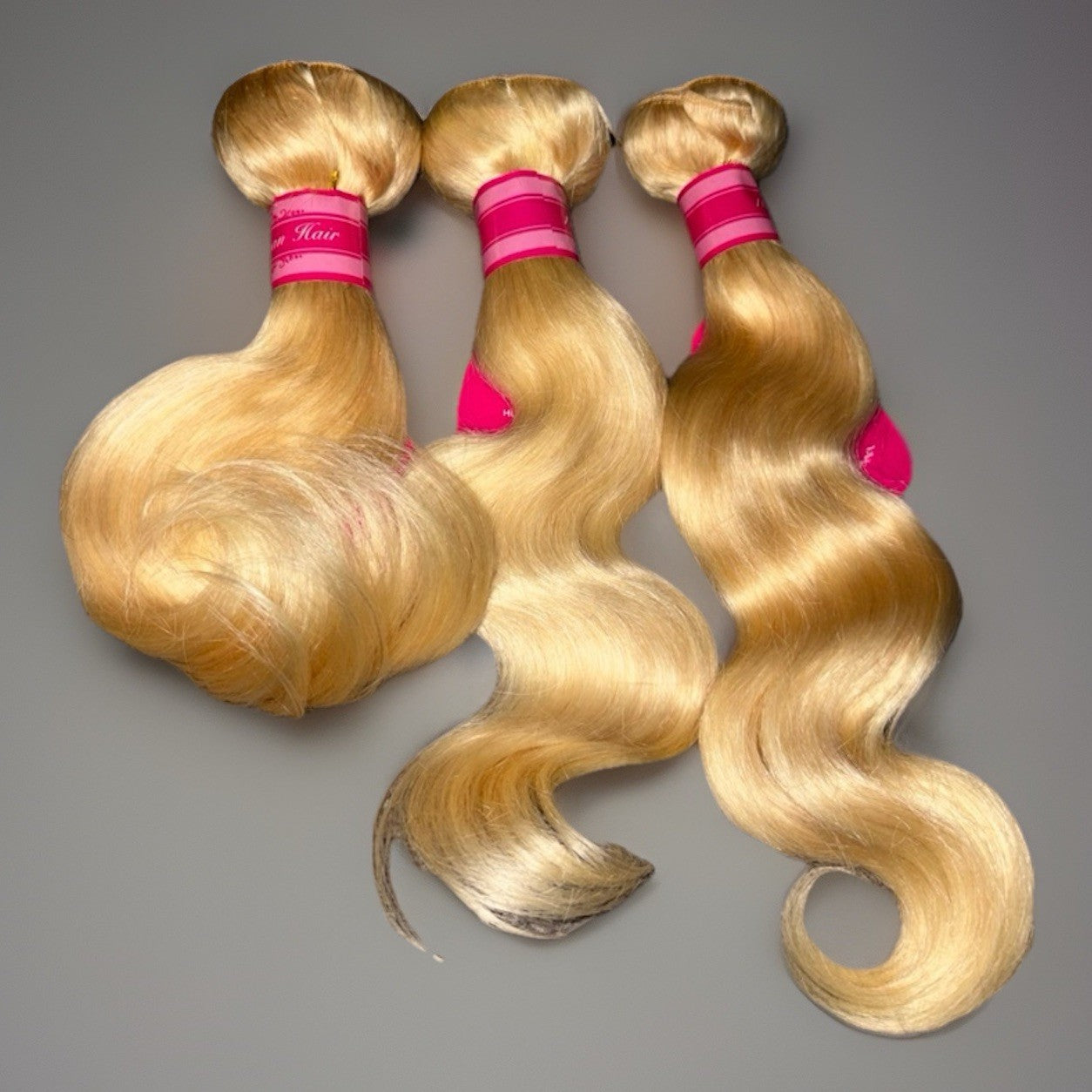 3 Bundles of 100% 613 Blonde Human Hair Extensions Body Wave with Lace Closure