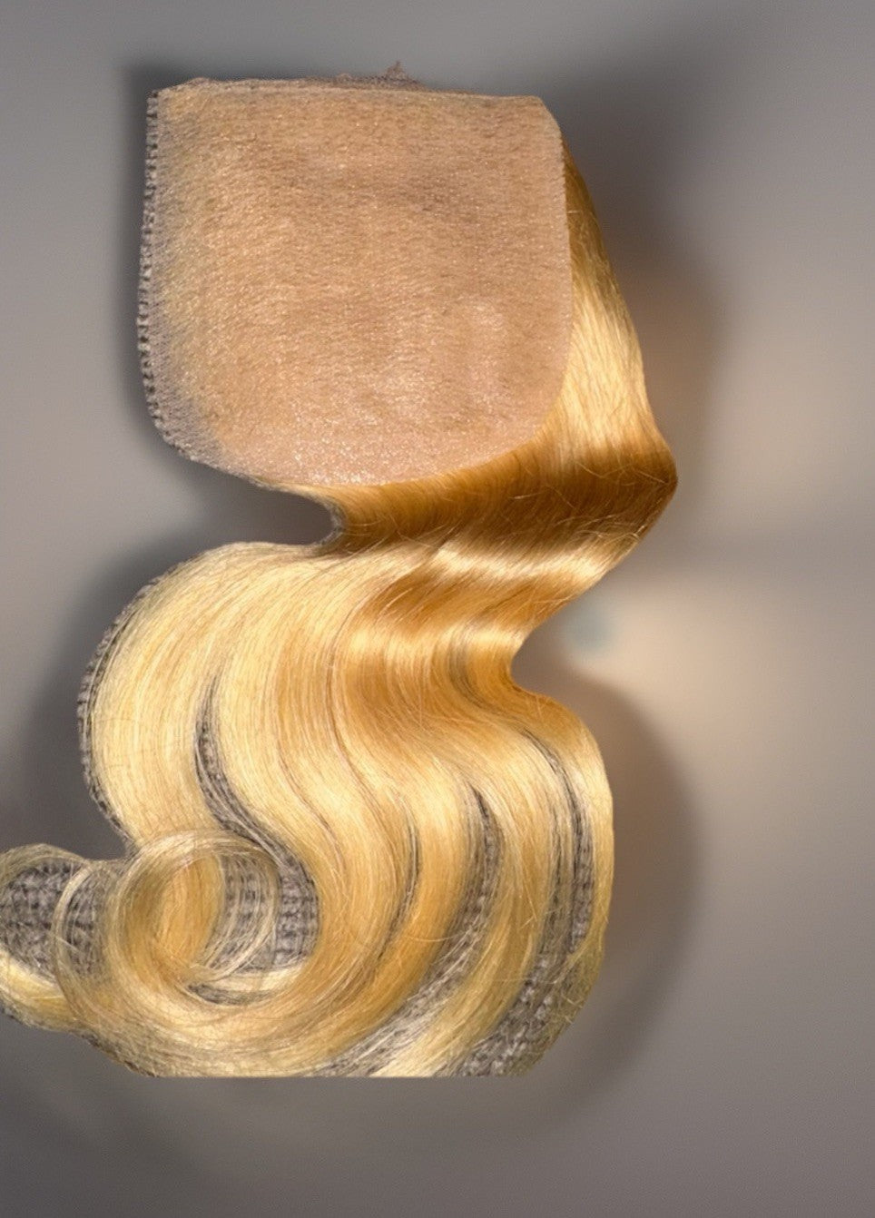 3 Bundles of 100% 613 Blonde Human Hair Extensions Body Wave with Lace Closure