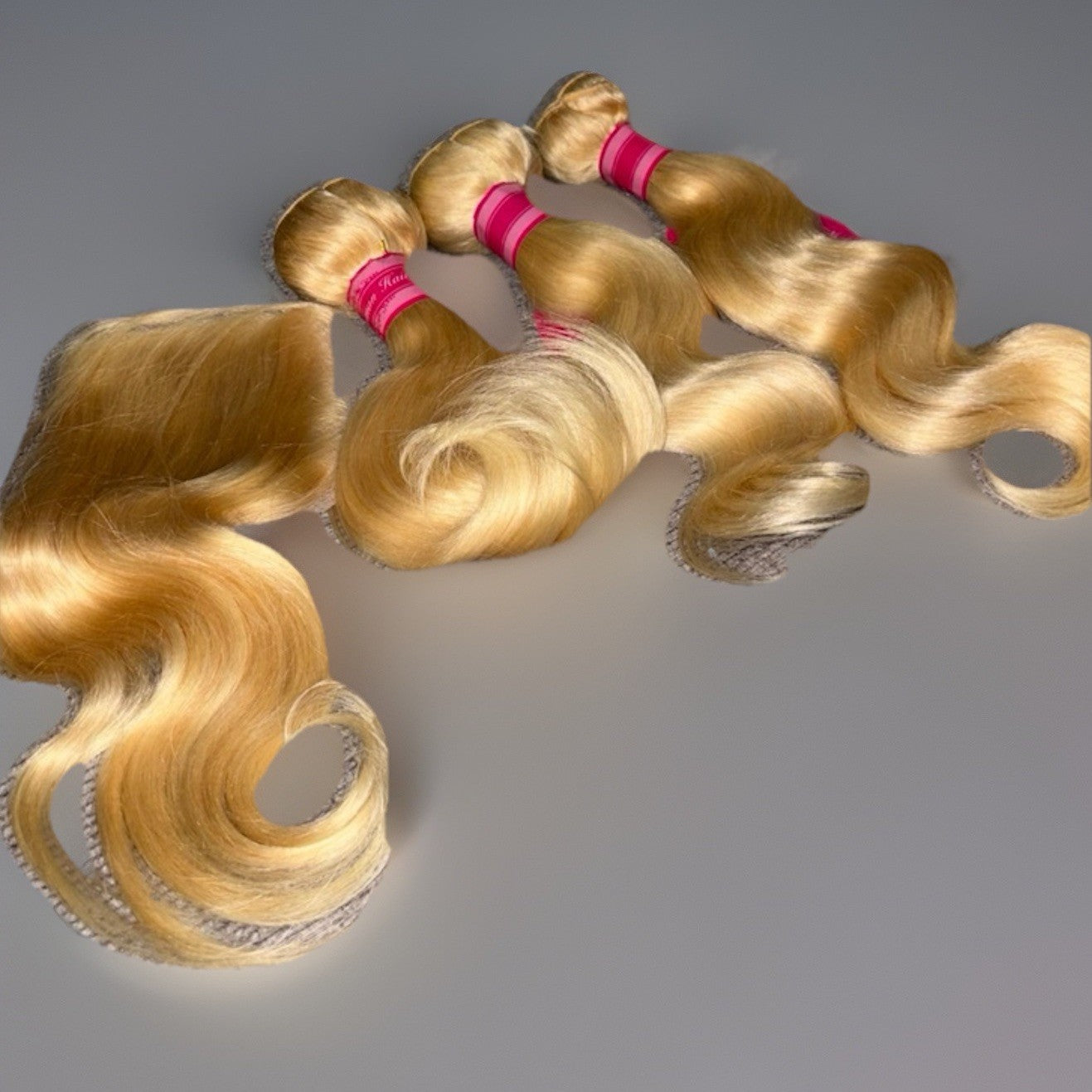 3 Bundles of 100% 613 Blonde Human Hair Extensions Body Wave with Lace Closure